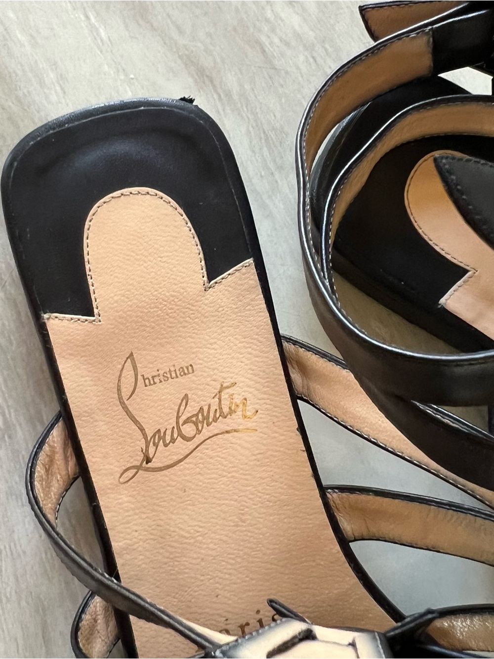 Christian Louboutin Neronna Cage Flat Sandals - Picture 11 of 13